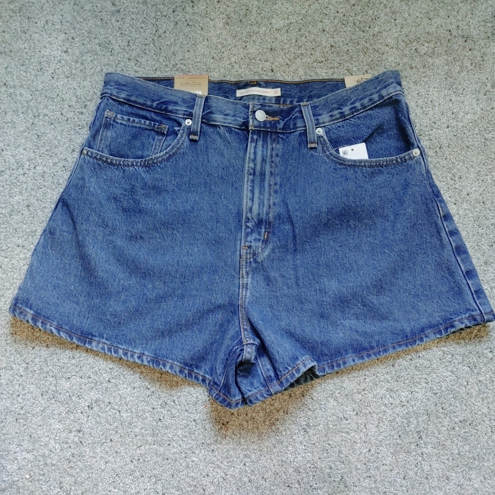 New Levis High Waisted Mom Shorts Medium Wash Blue Denim Size 33 16 A19650045